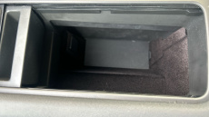 Land Rover Discovery 3.0 D300 S 5dr Auto Diesel Station Wagon